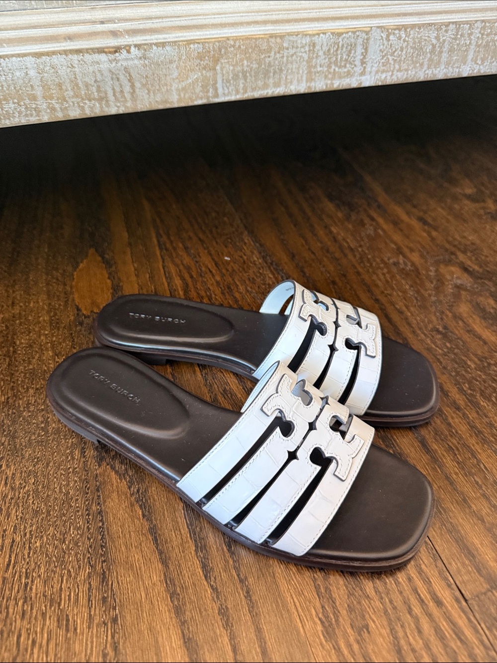 Tory Burch White Leather Logo Slide Sandals with Black Footbed